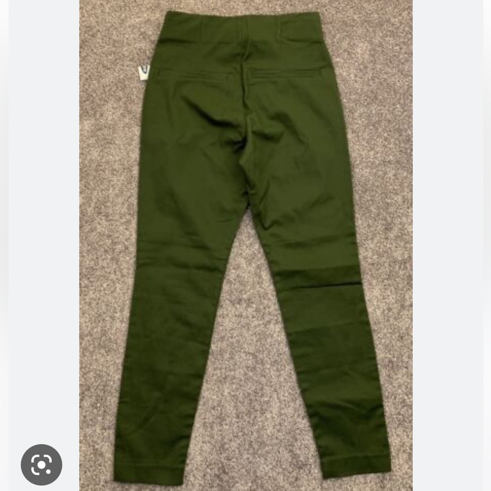 Olive green never worn Old Navy size 12 capri work pants with elastic waist band